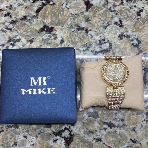 Mk Mike Woman Watch, goldtone plate,Links can not be removed , crystal - Picture 9 of 13